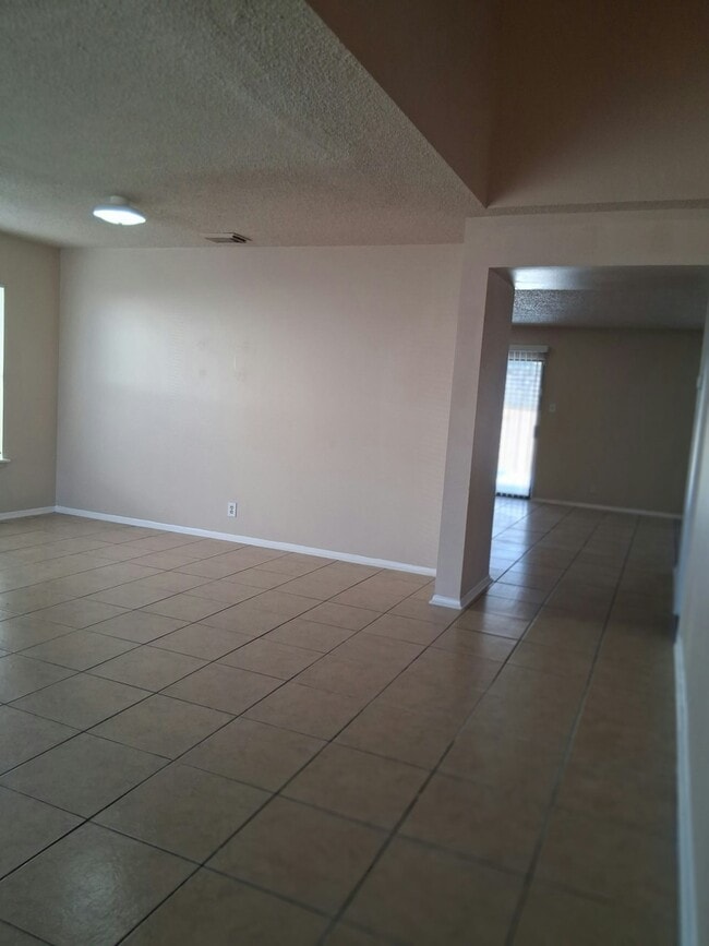 Building Photo - 874 Fillmore Dr