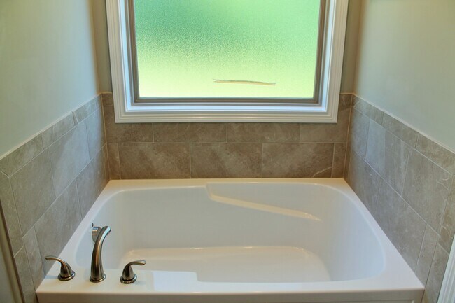 Building Photo - 257 Azalea Dr