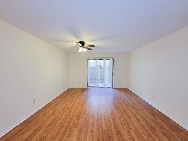 Building Photo - Two Bedroom Condo Near Med Center!