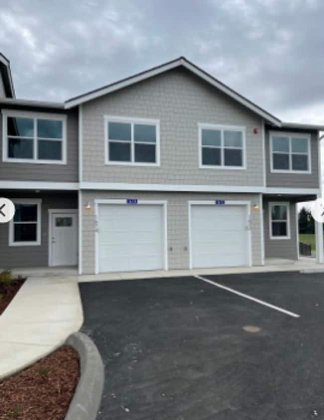Building Photo - 2 Story Duplex | Available Now!