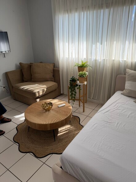 Building Photo - 5212 SW 91st Ave