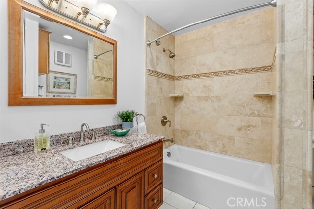 Building Photo - 615 Esplanade