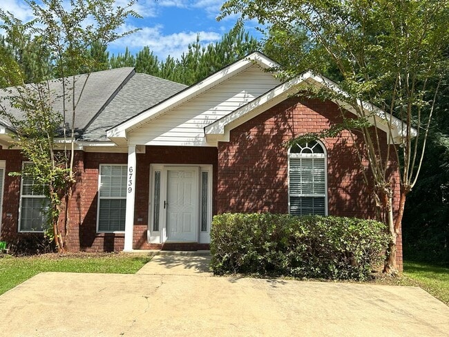 Primary Photo - Cozy 3 Bed 2 Bath Home! Available August!
