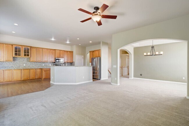Building Photo - Main Level Living in Pine Creek...Views ar...
