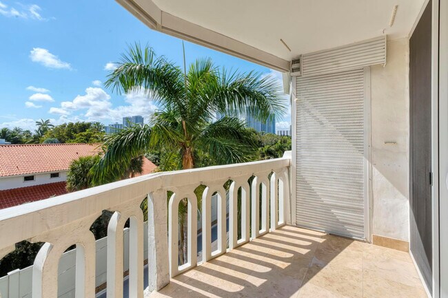 Building Photo - 3199 S Ocean Dr