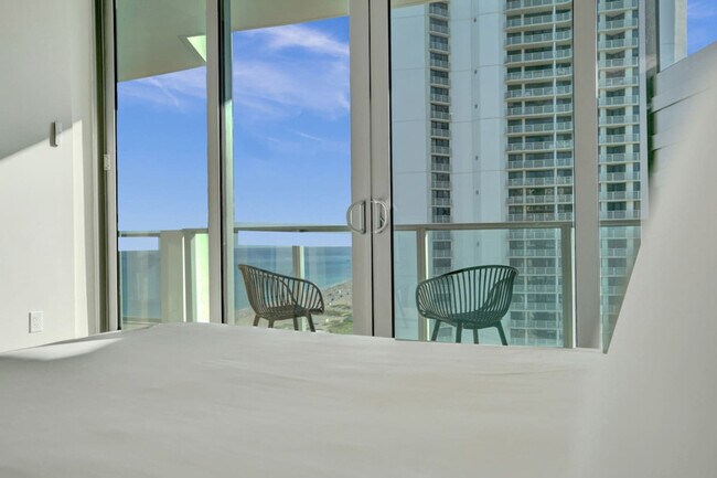 Building Photo - 3100 N Ocean Dr