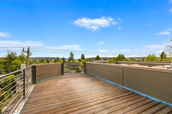 Building Photo - 3 Bedroom Stylish Modern Townhome in the Heart of Ballard