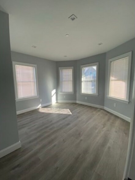 Building Photo - 52 Garfield Ave