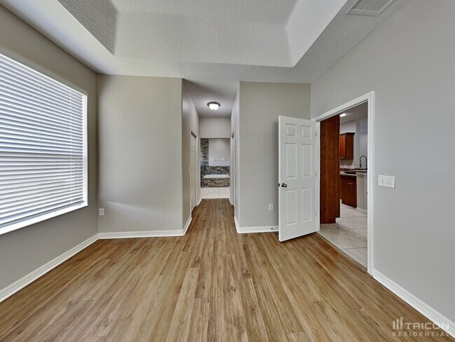 Building Photo - 36831 Queen Bee Ln