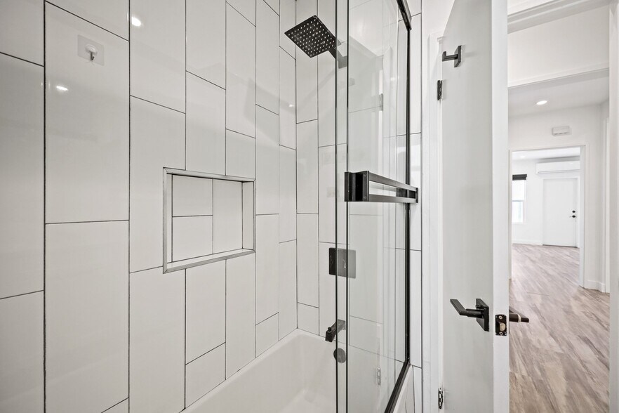 Building Photo - 1023 Tremont St