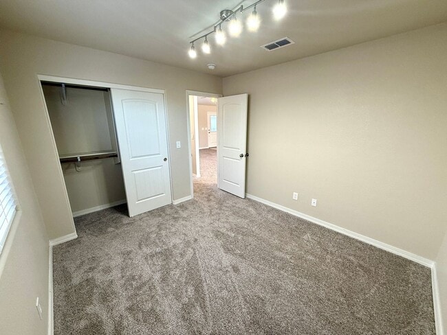 Building Photo - Great 4 Bedroom Home with Drive Through Side Gate! *HOME IS CURRENTLY OCCUPIED, PLEASE DO NOT DIS...