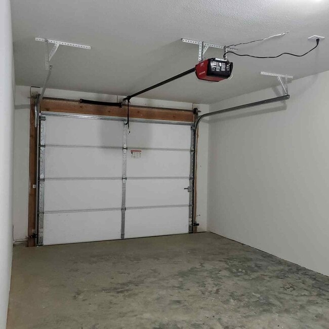 Building Photo - 897 W Gay St