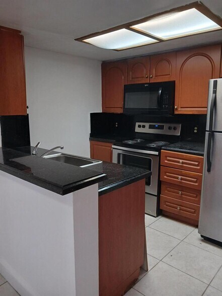 Building Photo - 3187 Coral Lake Dr