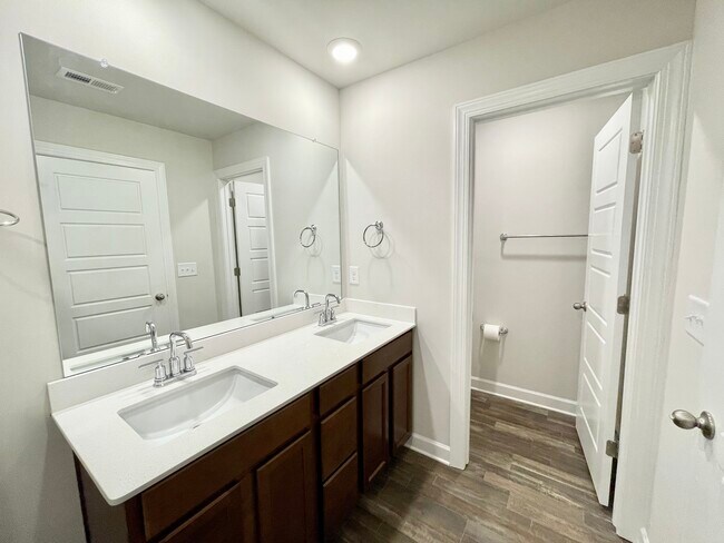 Building Photo - 614 Reese Ln