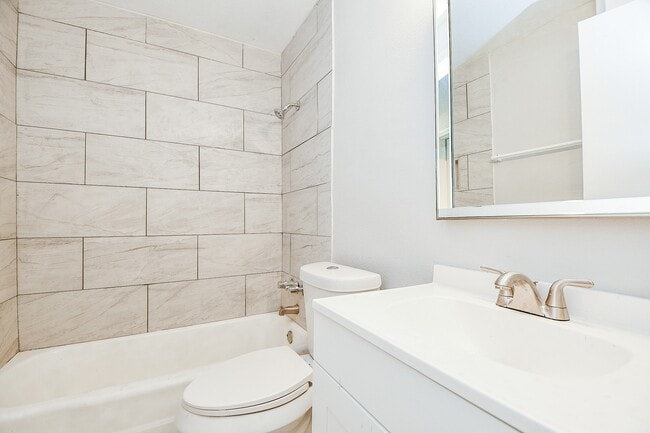 Building Photo - 5811 Greencraig Dr