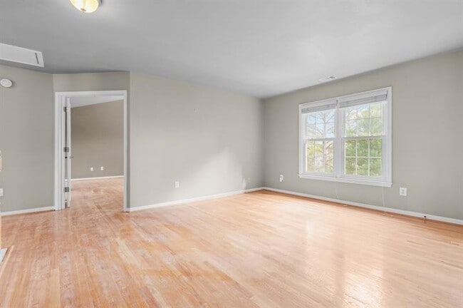 Building Photo - 2030 Brook Meadow Dr