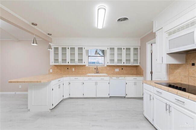 Building Photo - 1718 Tulip Ave