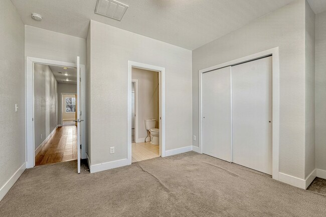 Building Photo - 534 S Lincoln St