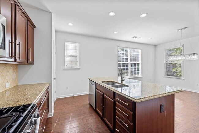 Building Photo - 4228 Laurel Creek Ct SE