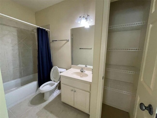 Building Photo - 1378 Greencrest Ct SW