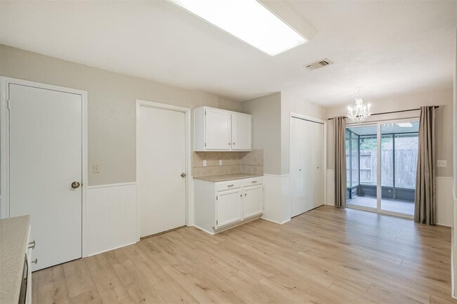 Building Photo - 2315 Cunningham Dr