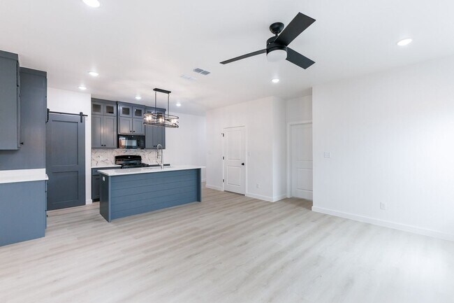 Building Photo - 1704 Elkhart Ave