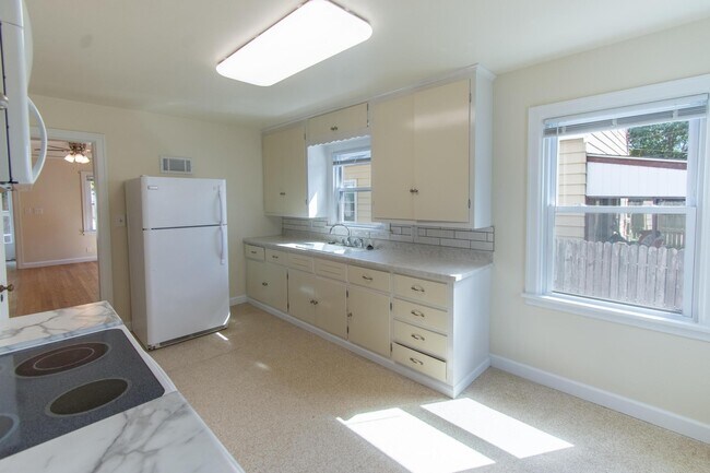 Building Photo - 7208 33rd Ave