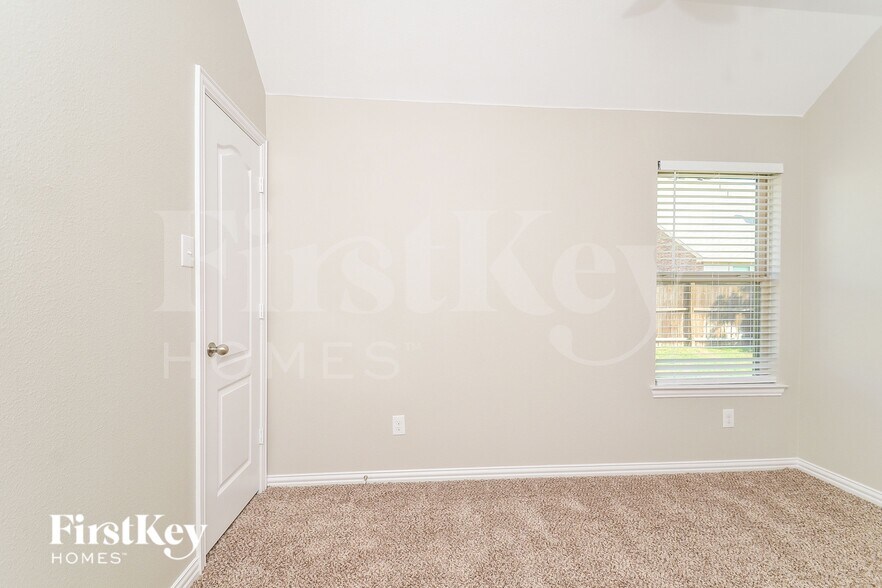 Building Photo - 1413 Heather Ln