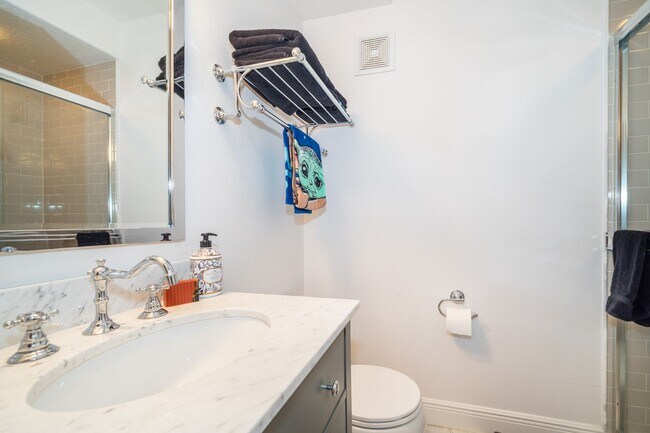 Building Photo - Baldwin Park Townhouse