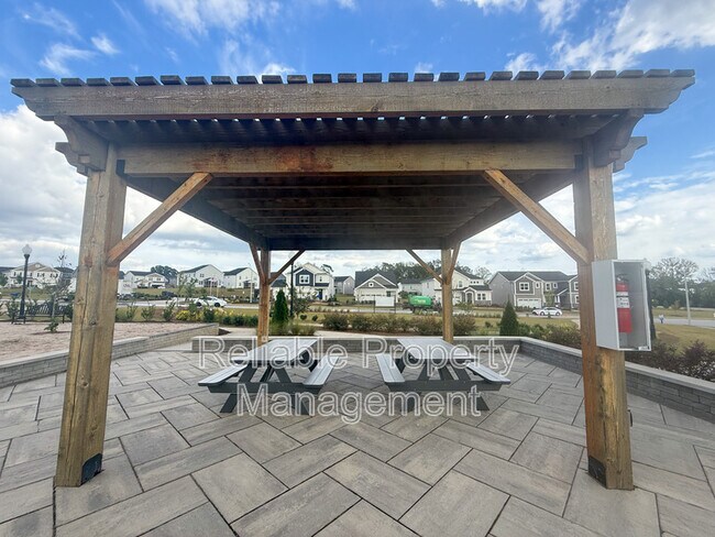Building Photo - 124 Kobus Ct