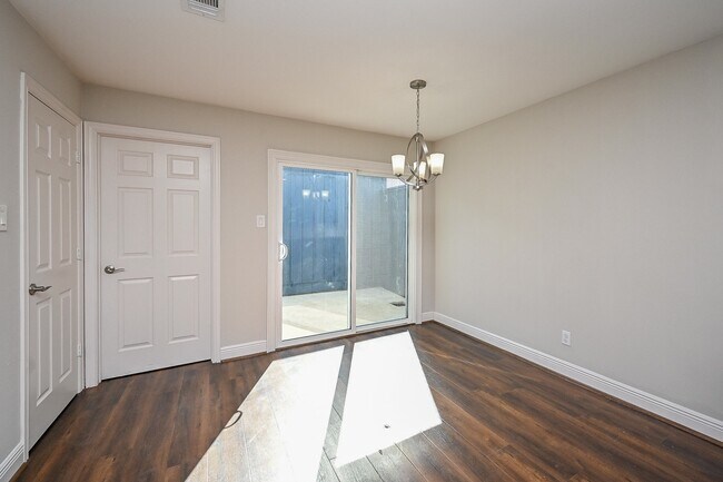 Building Photo - 414 Fox Briar Ln