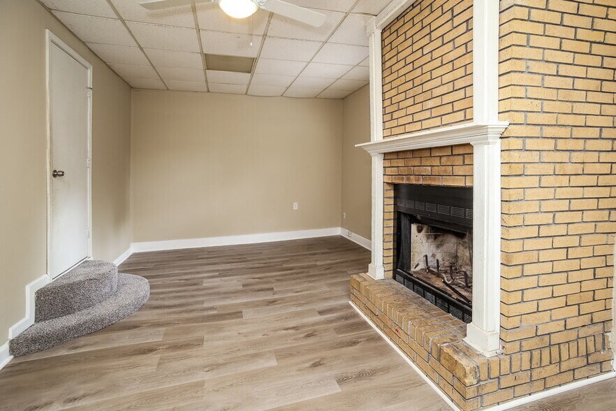 Building Photo - 2597 Carol Cir
