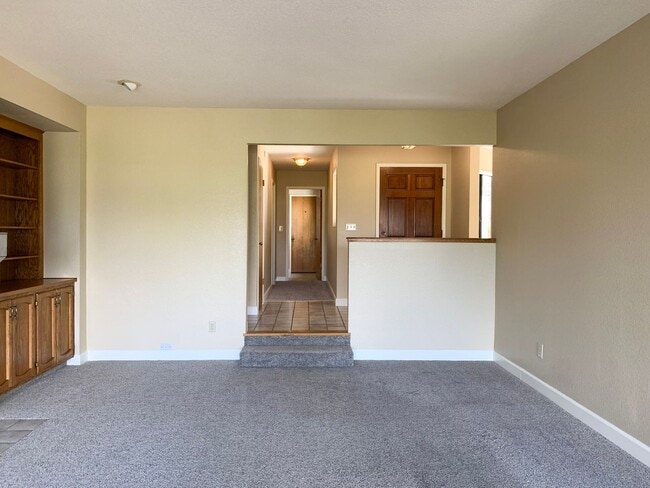 Building Photo - 2 Bedroom / 2.5 Bath Condo in Ridgemark