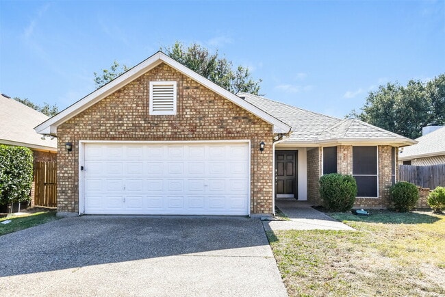 Building Photo - 1505 Gainsborough Way