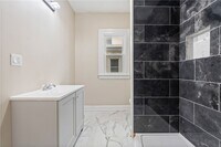 Building Photo - 483 Alexander St