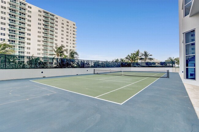 Building Photo - 3101 S Ocean Dr