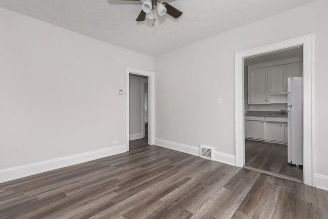 Building Photo - 4930 E 108th St