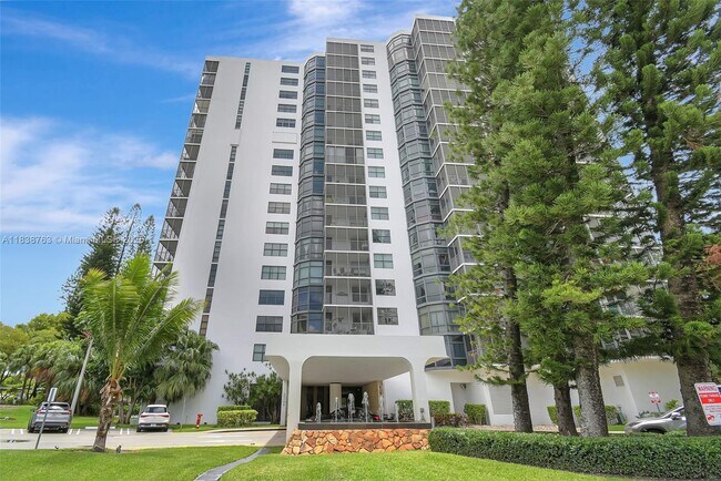 Building Photo - 20100 W Country Club Dr
