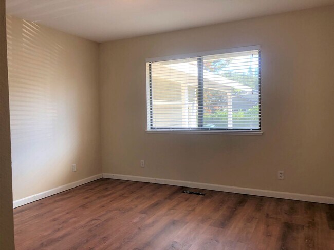 Building Photo - 3/2 home in Lake Wildwood Gated Community, Penn Valley, CA 95946