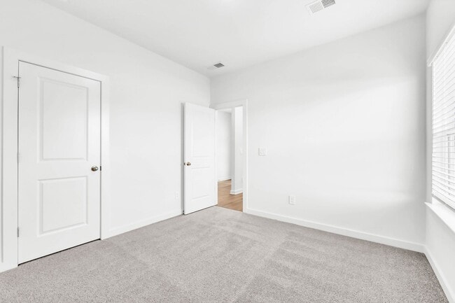 Building Photo - 2364 Woodmeadow Dr