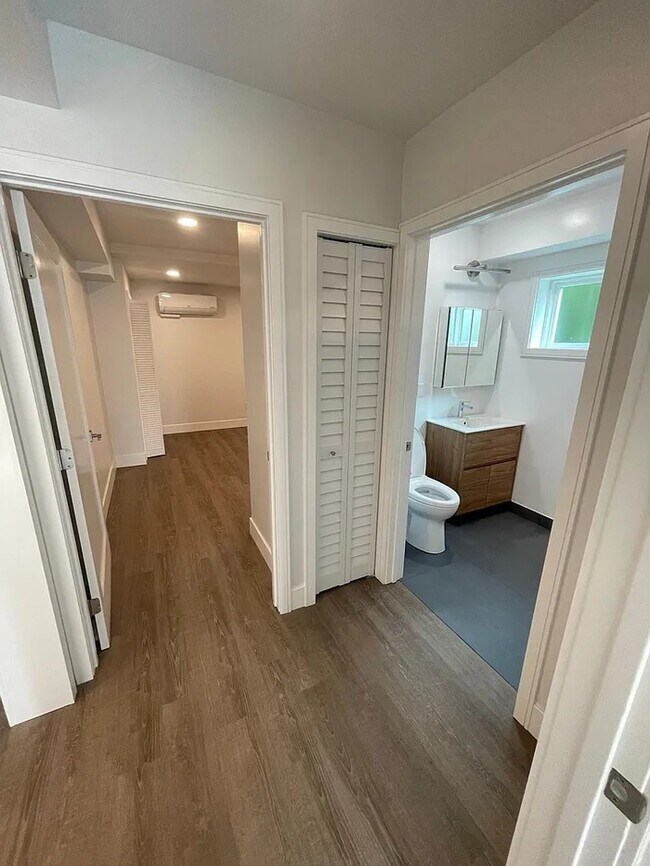 Building Photo - Newly renovated 2-BR/1.5BA apartment