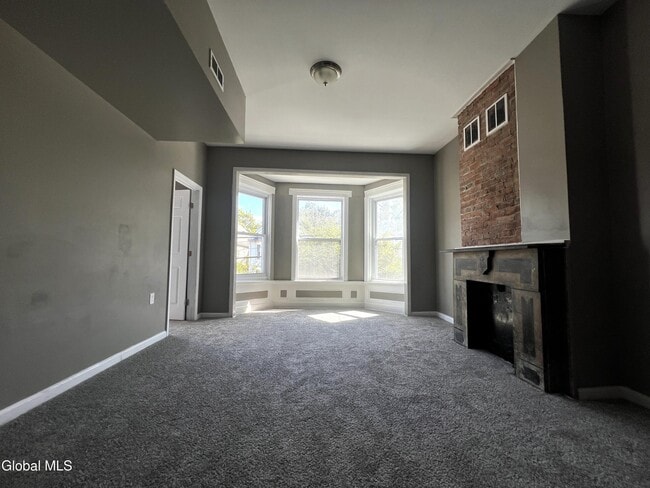 Building Photo - 57 5th Ave