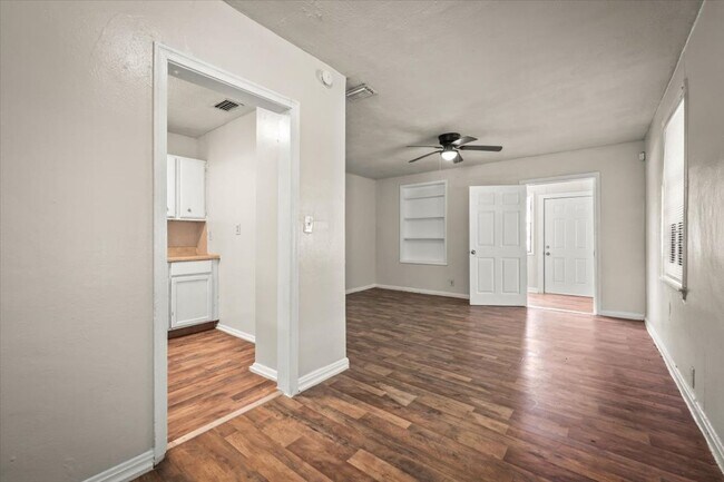 Building Photo - 1066 W 13th St