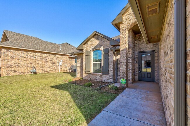 Building Photo - HOME AVAILABLE FOR LEASE