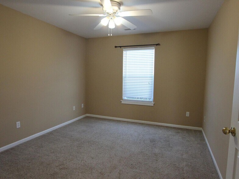 Building Photo - 502 Cheetah Dr