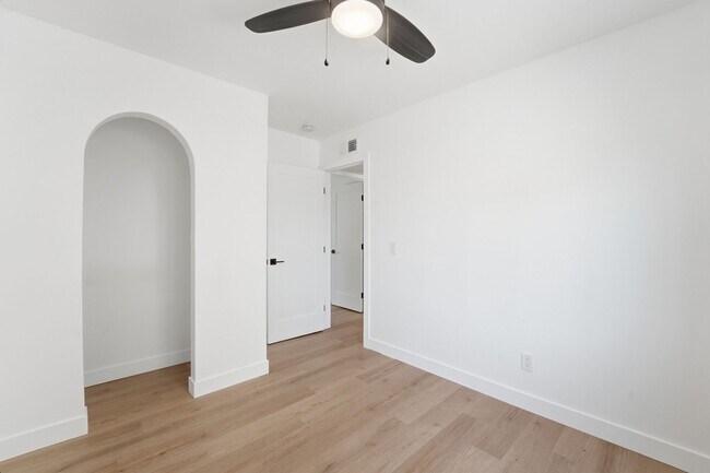 Building Photo - Discover this beautifully renovated 3-bedroom, 2-bath home in Mesa, AZ!