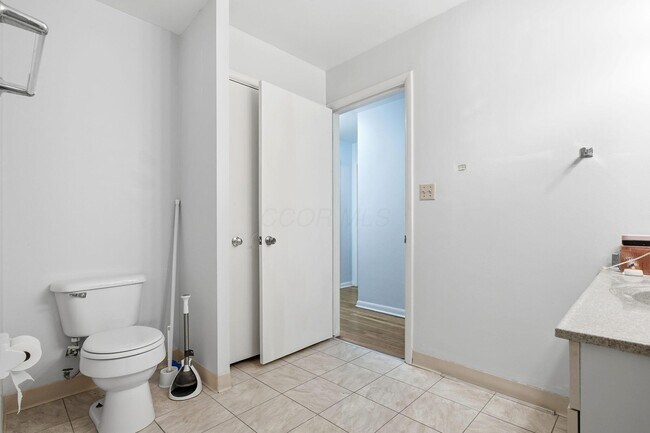 Building Photo - 4883 Stonehaven Dr