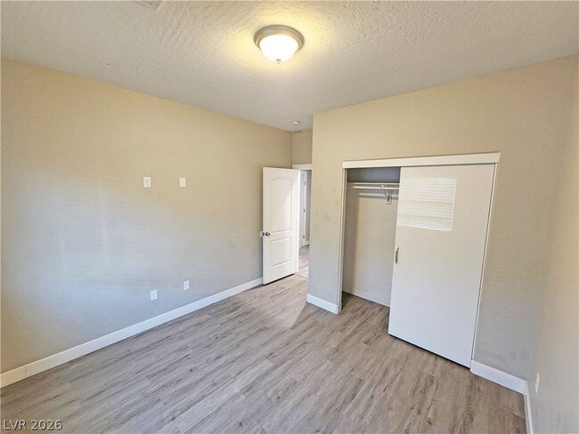 Building Photo - 1121 Sixshooter Ave