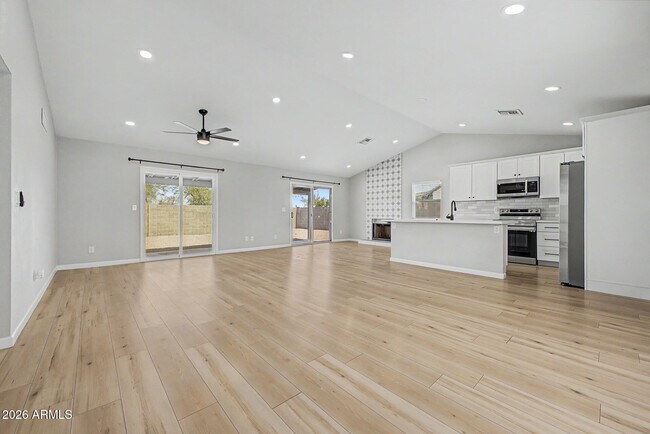Building Photo - 908 W Ross Ave