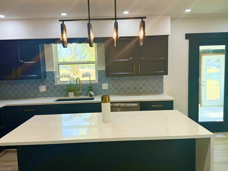 Building Photo - 303 S Promenade Blvd